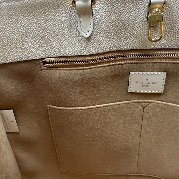 FLAWLESS Louis Vuitton On the Go GM Cream Empreinte Leather - Picture 7 of 15